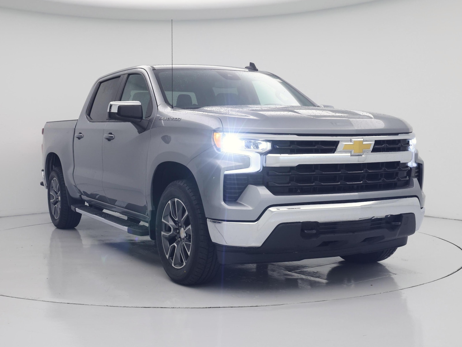 2024 Chevrolet Silverado 1500 LT - Photo 2