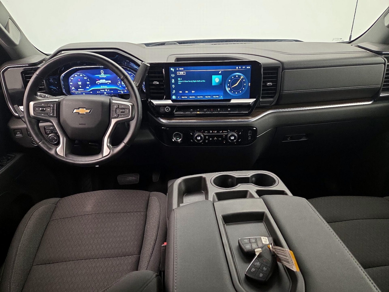 2023 Chevrolet Silverado 1500 LT - Photo 10