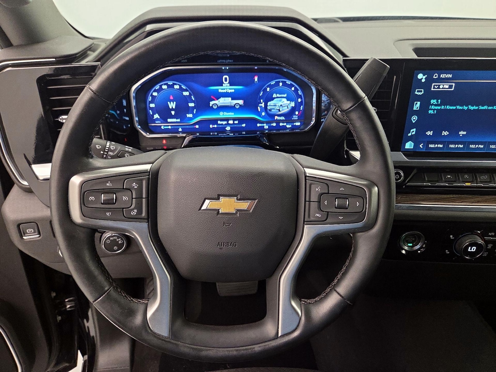 2023 Chevrolet Silverado 1500 LT - Photo 11
