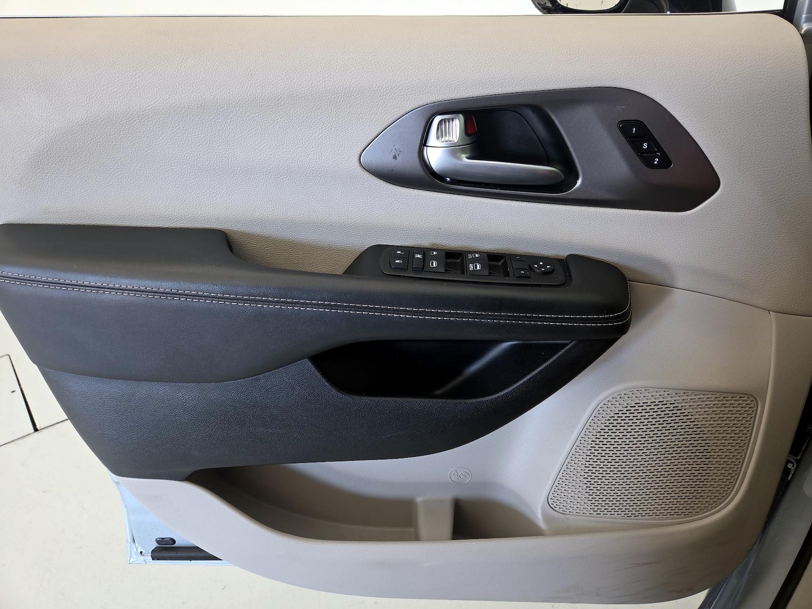2024 Chrysler Pacifica Touring L - Photo 13