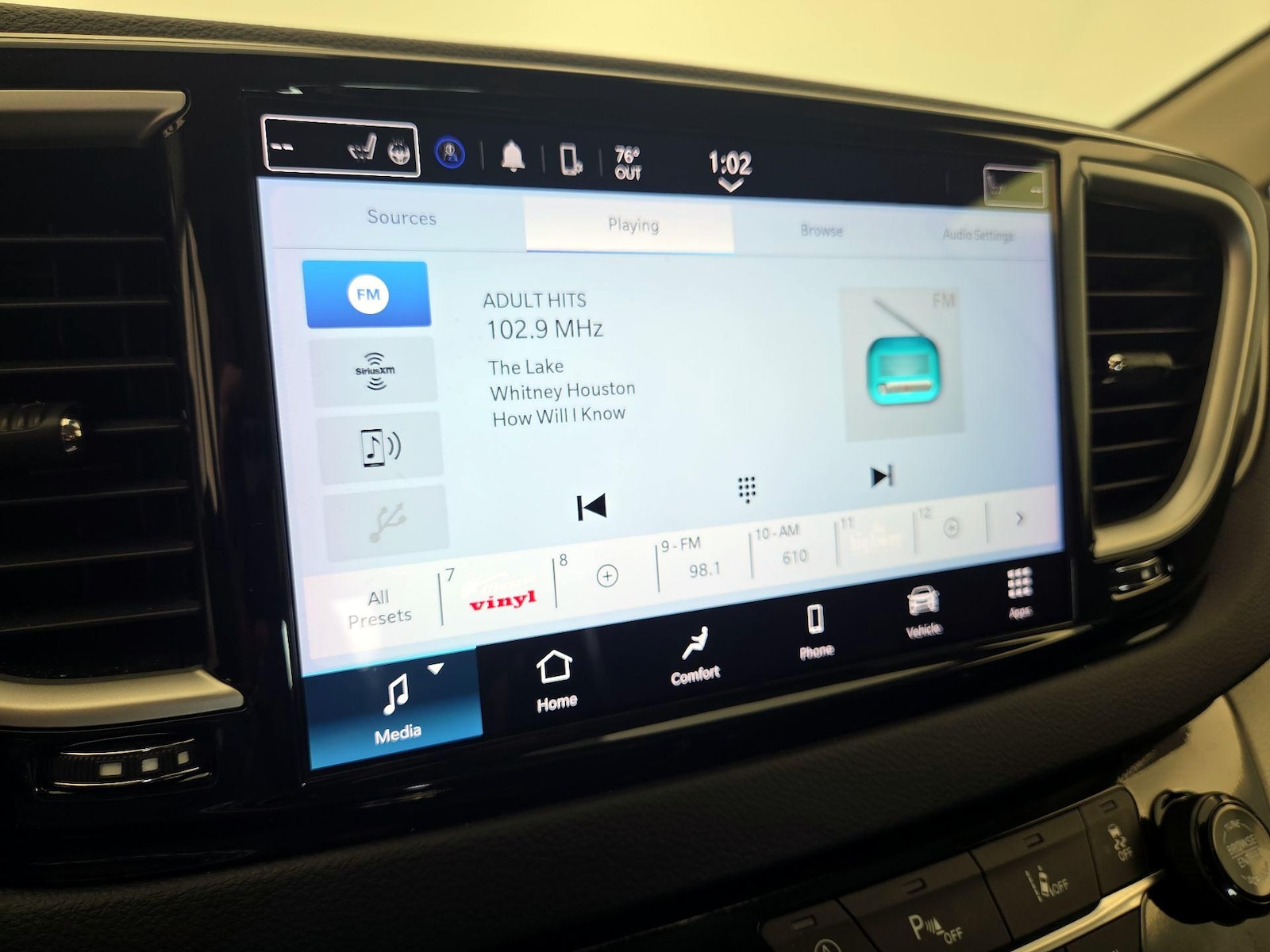 2024 Chrysler Pacifica Touring L - Photo 16