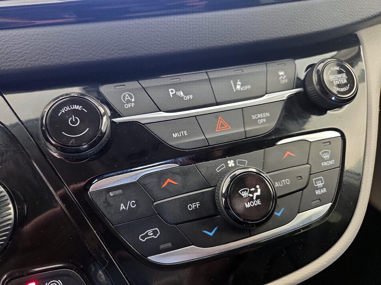 2024 Chrysler Pacifica Touring L - Photo 17