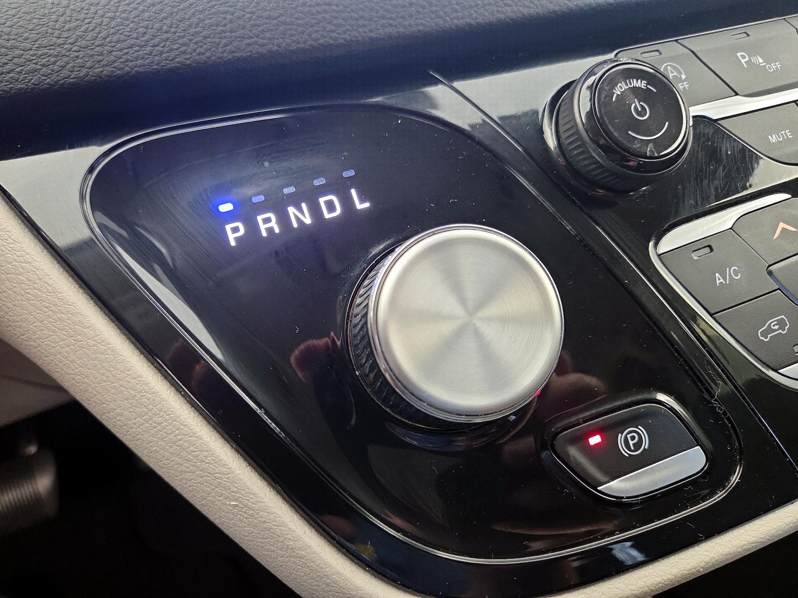 2024 Chrysler Pacifica Touring L - Photo 18
