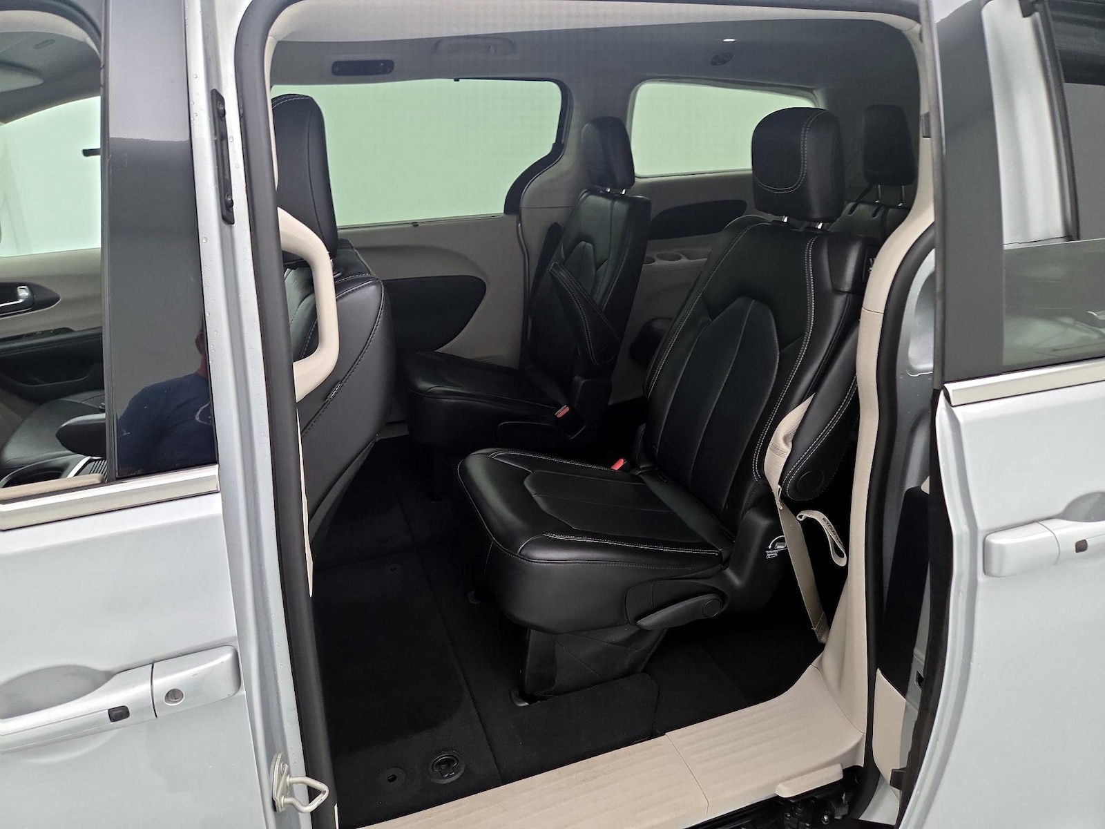2024 Chrysler Pacifica Touring L - Photo 20