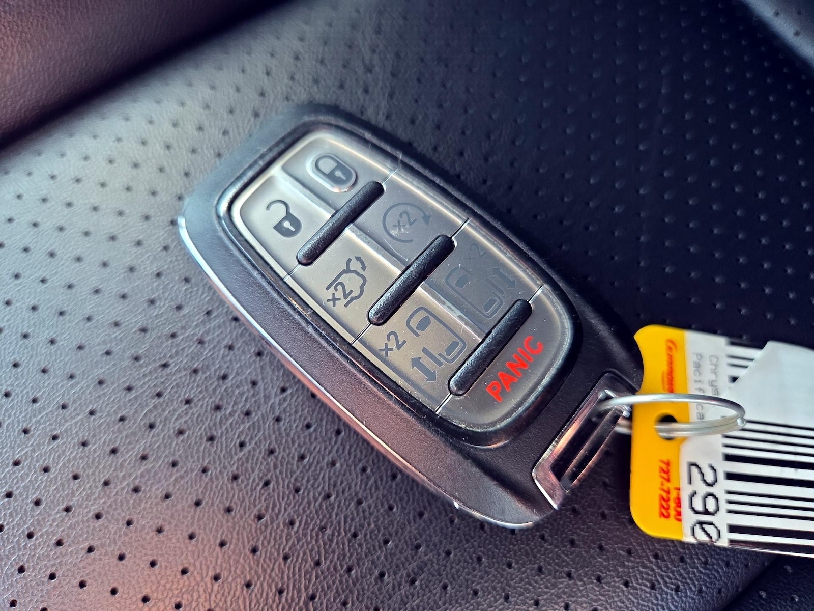 2024 Chrysler Pacifica Touring L - Photo 25