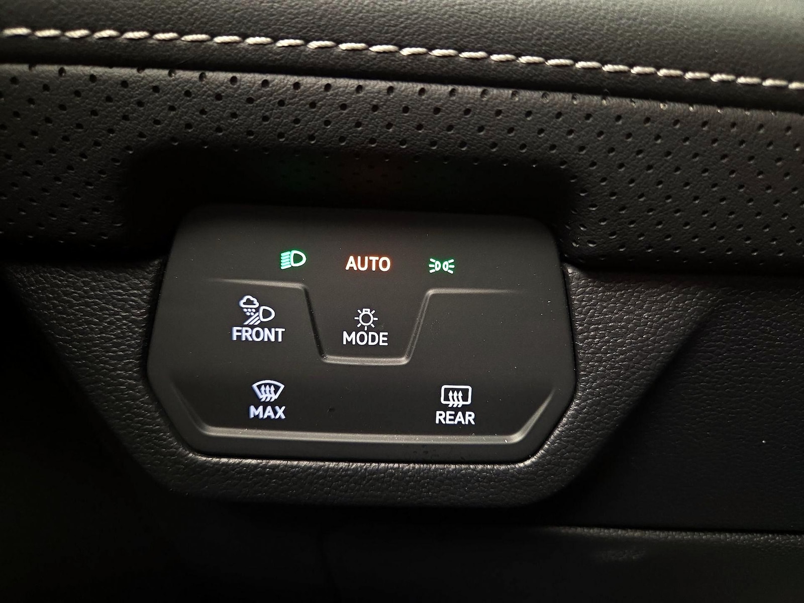2025 Volkswagen Atlas Cross Sport SE w/Tech - Photo 12