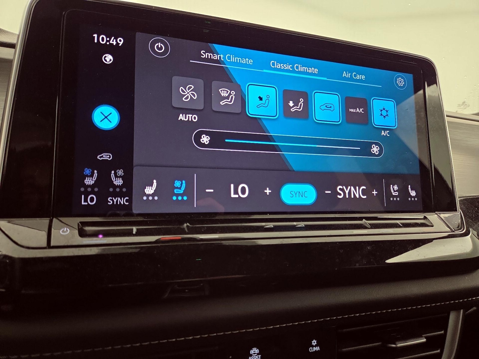 2025 Volkswagen Atlas Cross Sport SE w/Tech - Photo 15