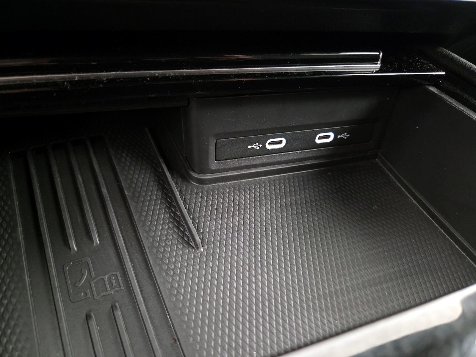 2025 Volkswagen Atlas Cross Sport SE w/Tech - Photo 17