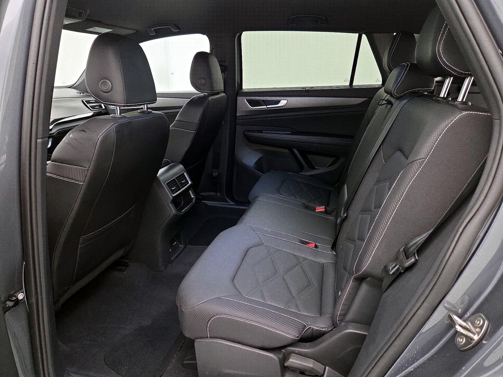 2025 Volkswagen Atlas Cross Sport SE w/Tech - Photo 18