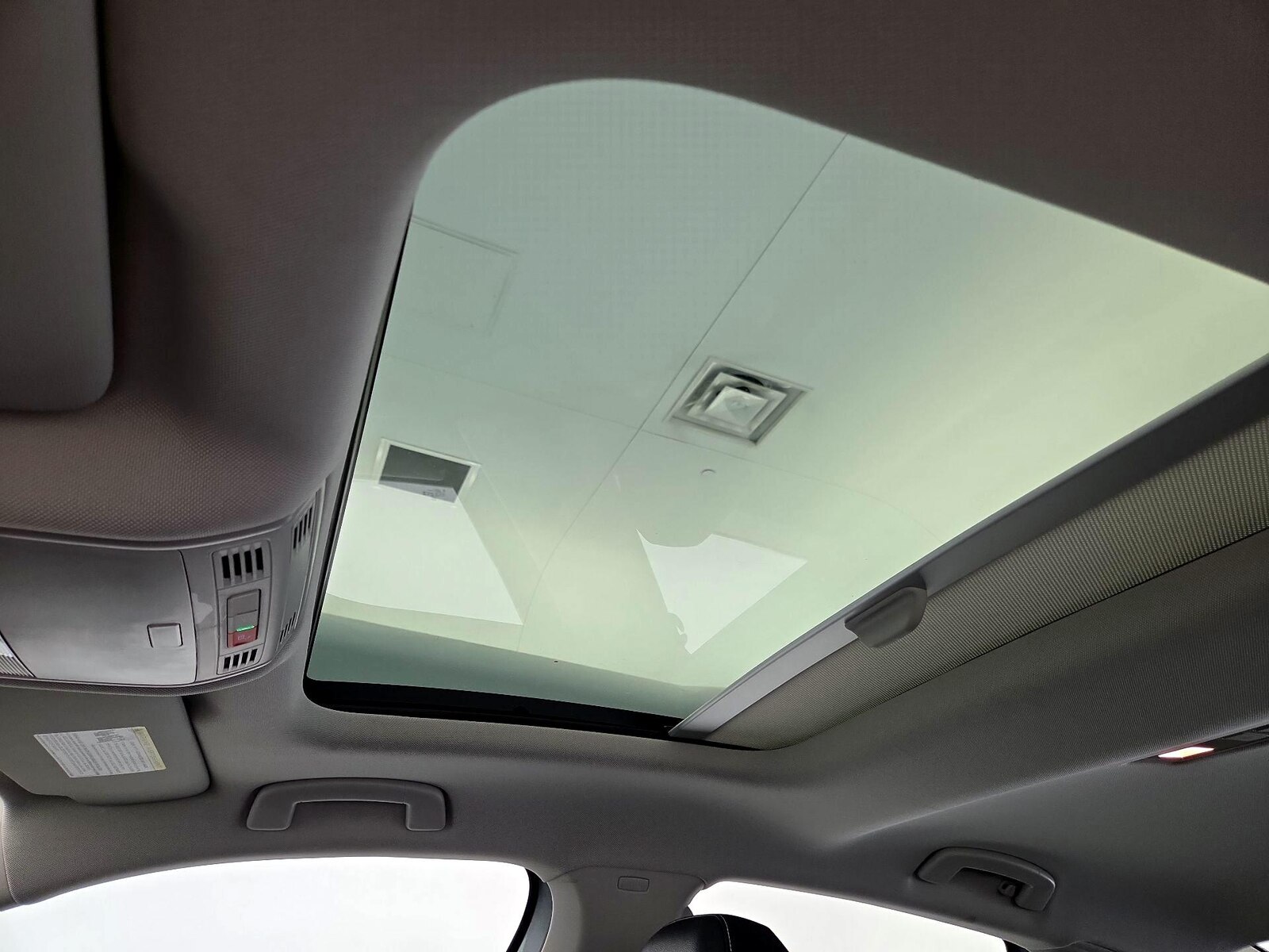 Sunroof(s) & Overhead Airbags