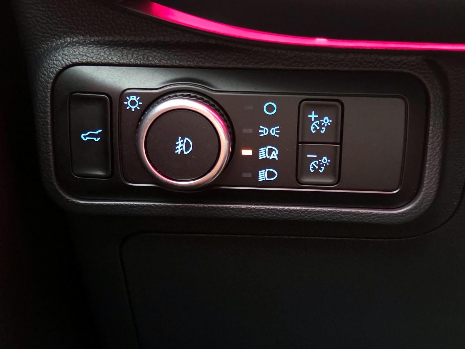 2025 Ford Explorer ST - Photo 14