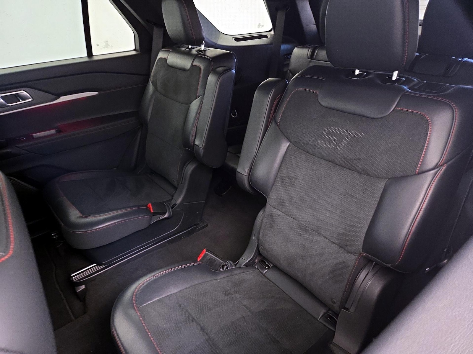2025 Ford Explorer ST - Photo 21