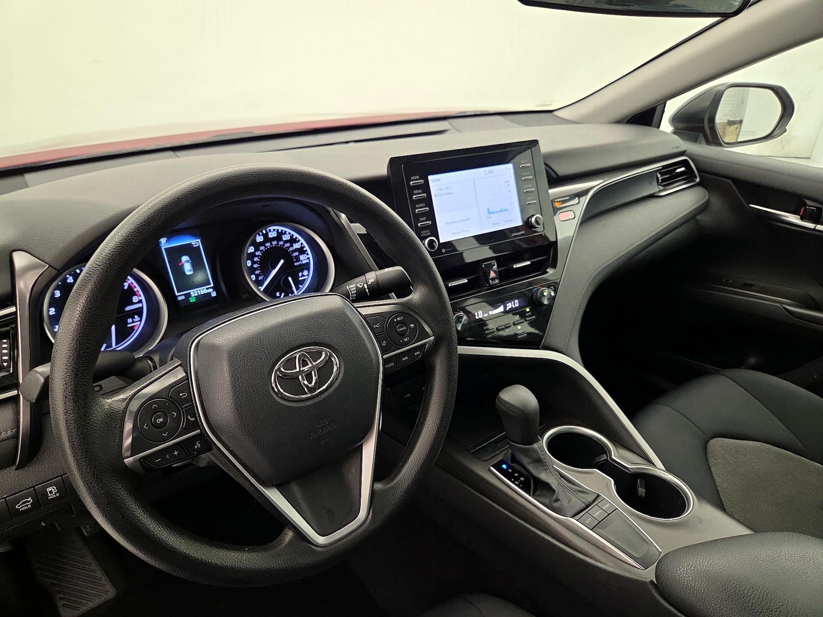2022 Toyota Camry LE - Photo 8