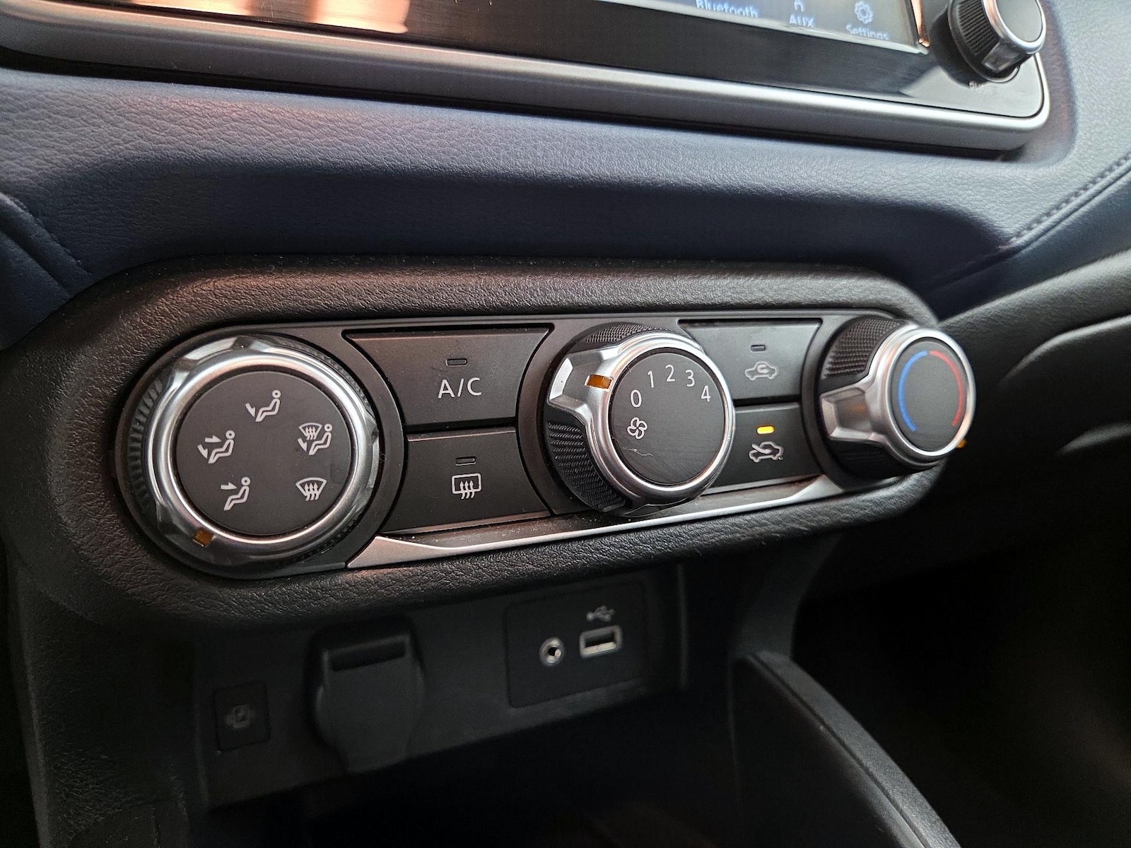 2025 Nissan Versa Sedan SV - Photo 14