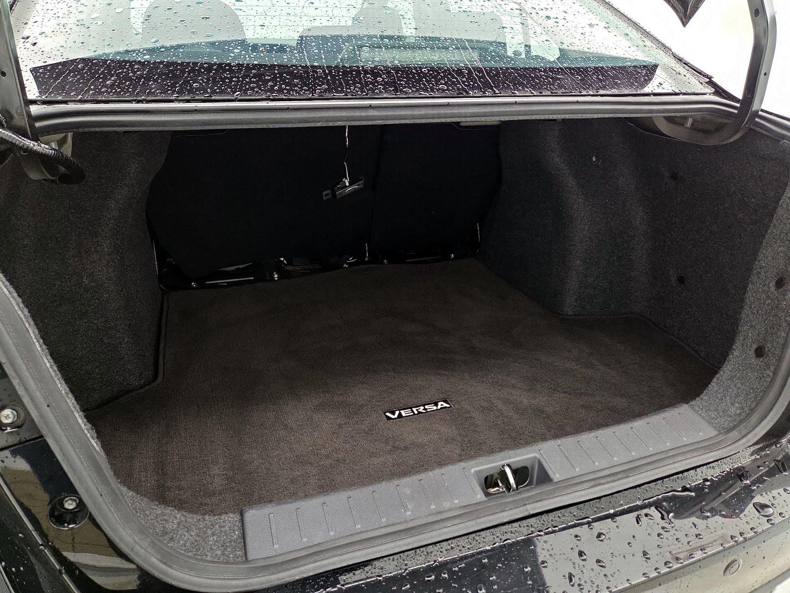 2025 Nissan Versa Sedan SV - Photo 18