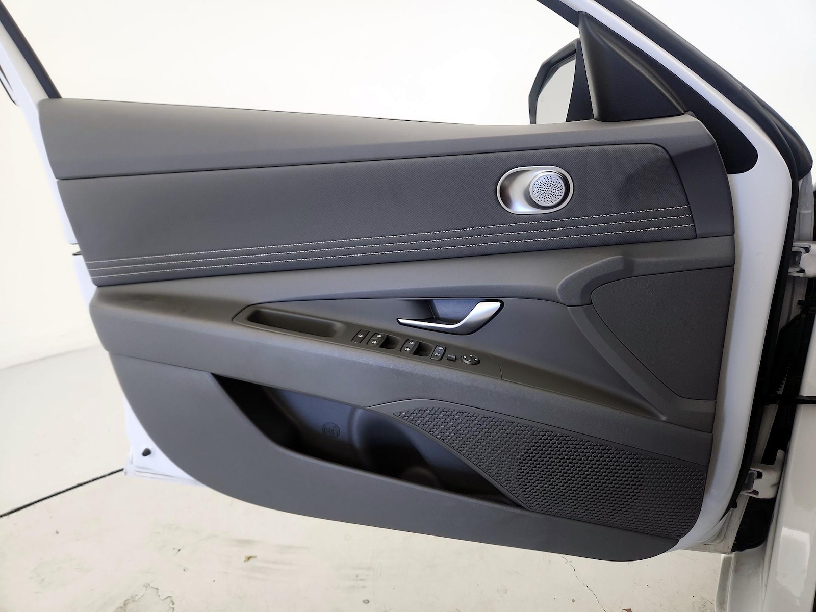 2025 Hyundai Elantra SEL - Photo 13