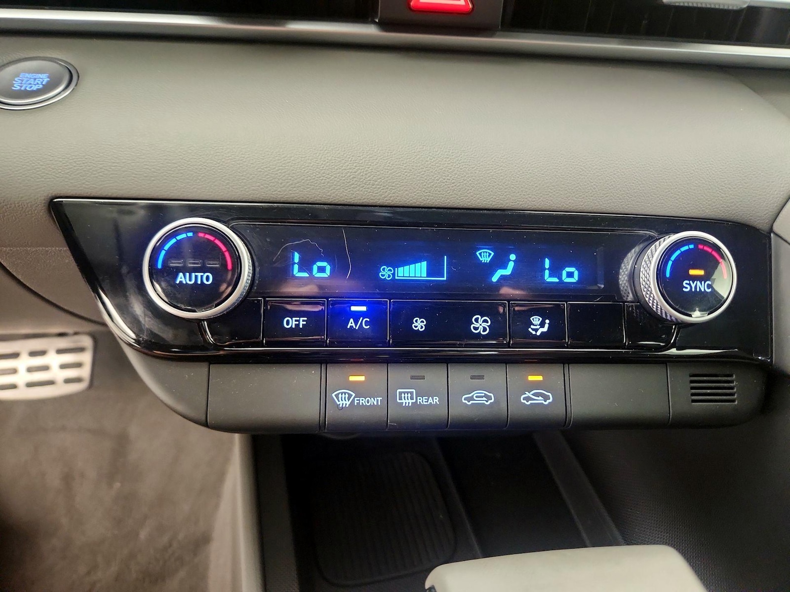 2025 Hyundai Elantra SEL - Photo 16