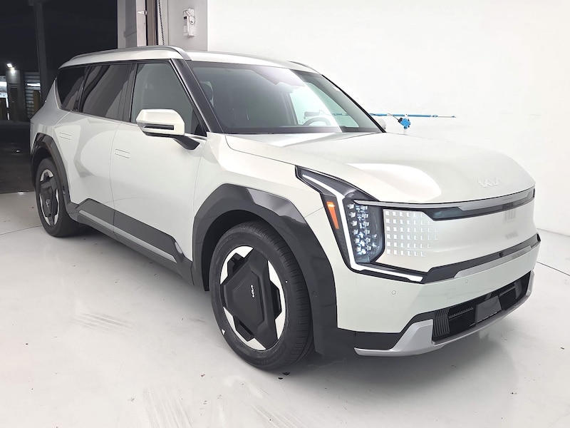 2024 Kia EV9 Land