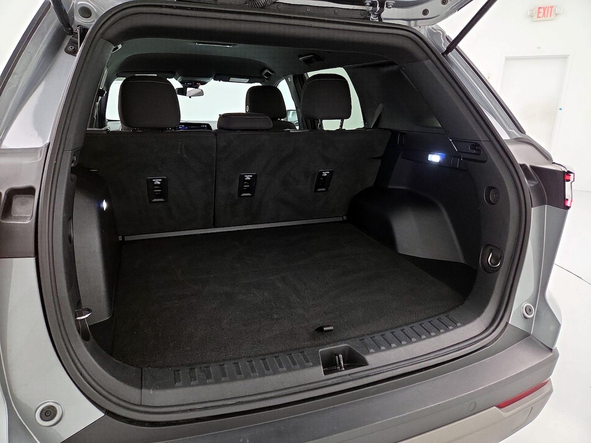 Trunk/Cargo (Seats Up)