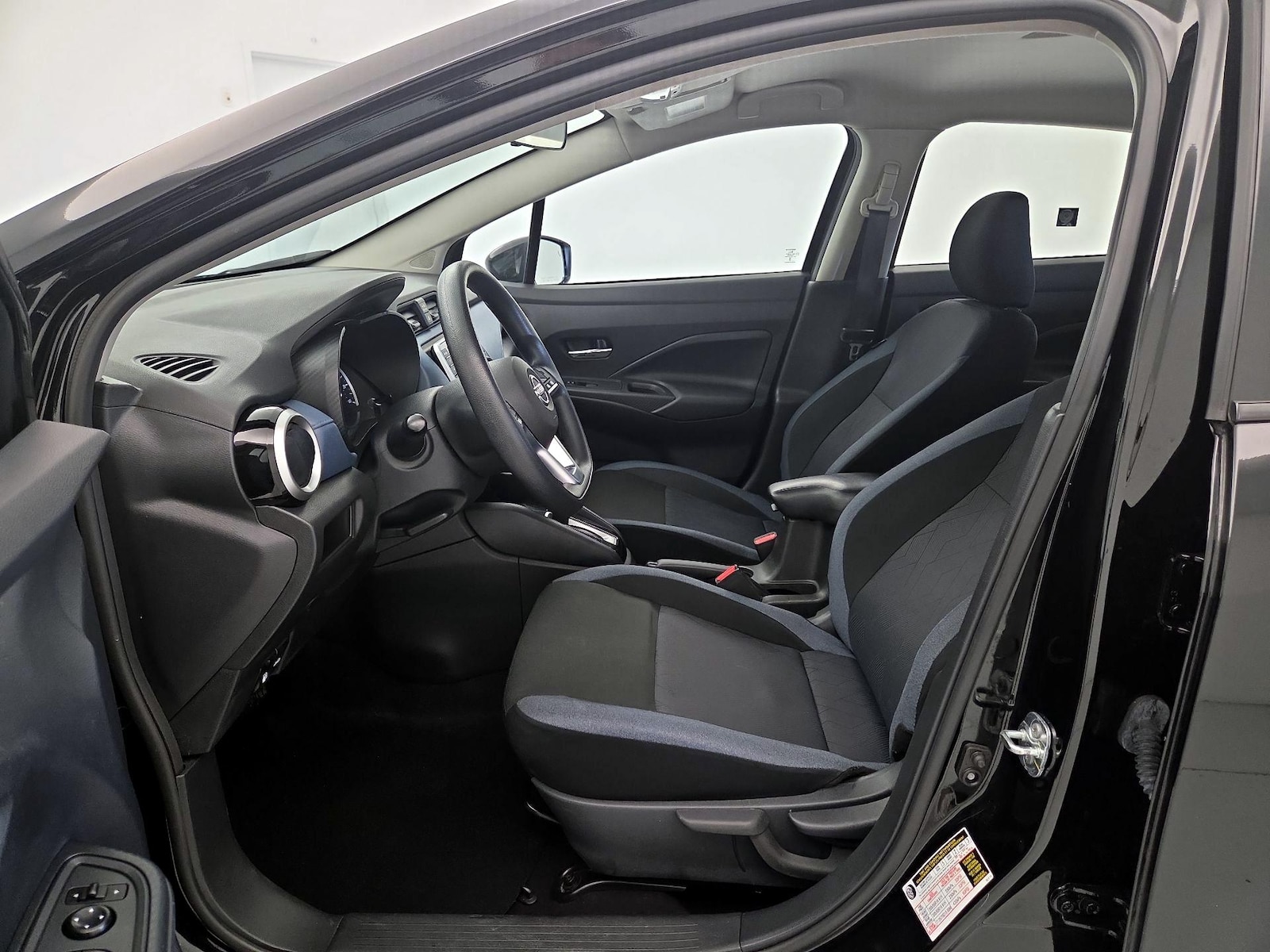 2025 Nissan Versa Sedan SV - Photo 10
