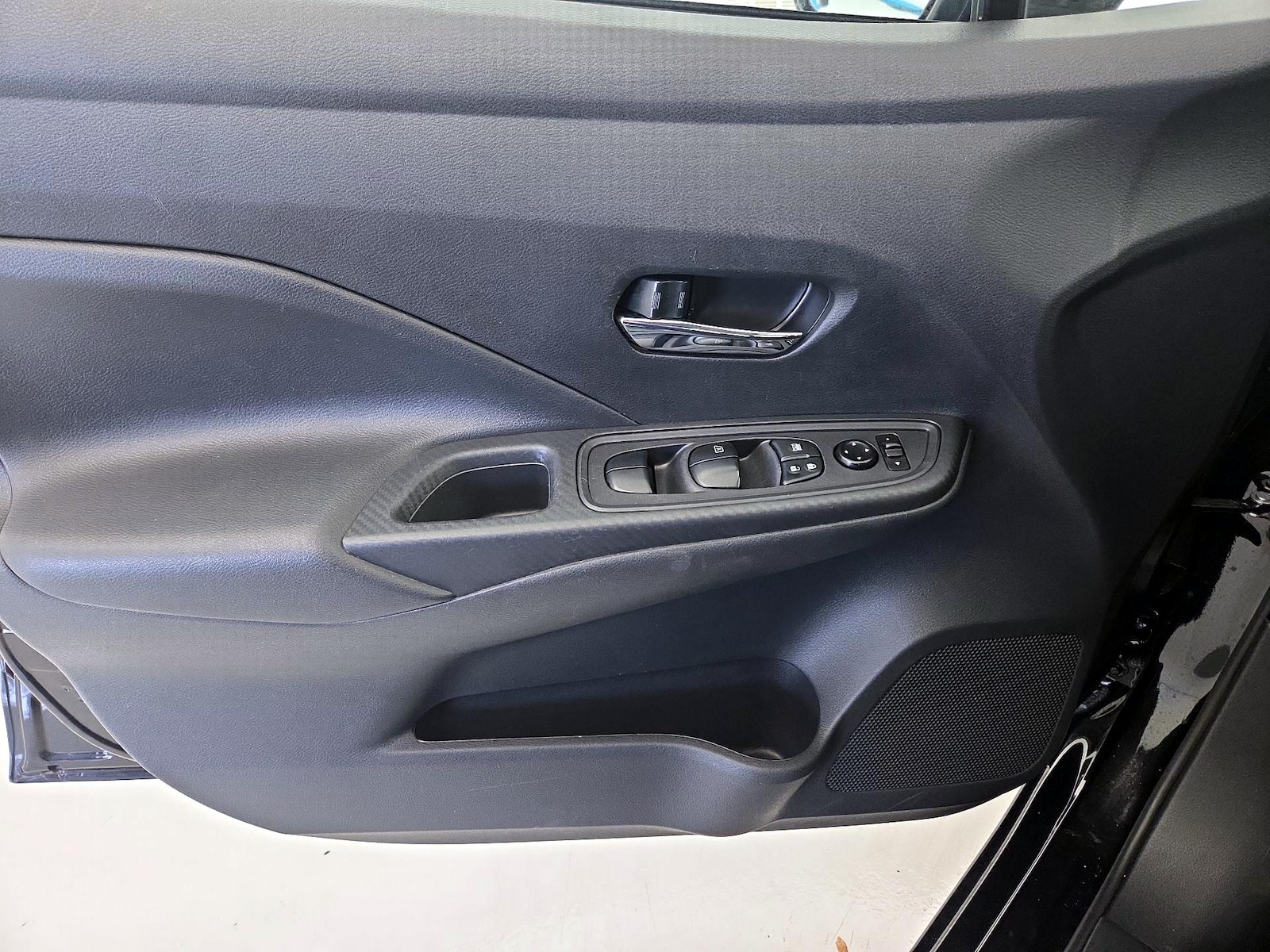 2025 Nissan Versa Sedan SV - Photo 11