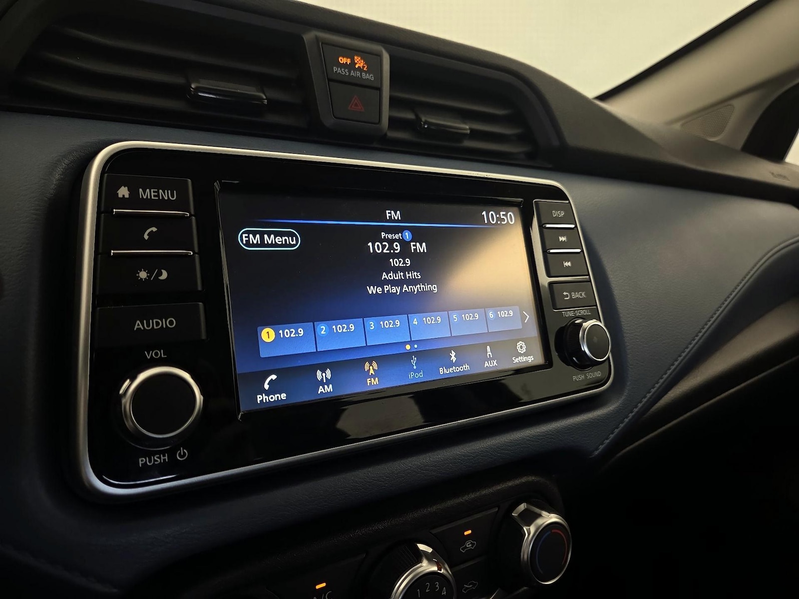 2025 Nissan Versa Sedan SV - Photo 14