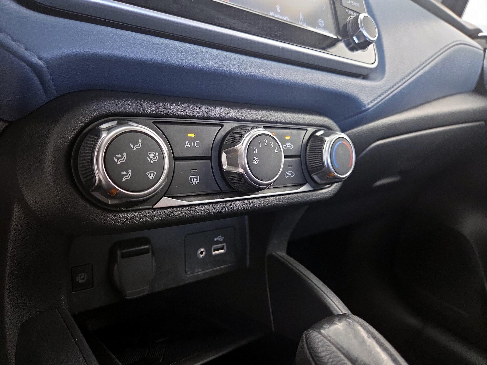 2025 Nissan Versa Sedan SV - Photo 15