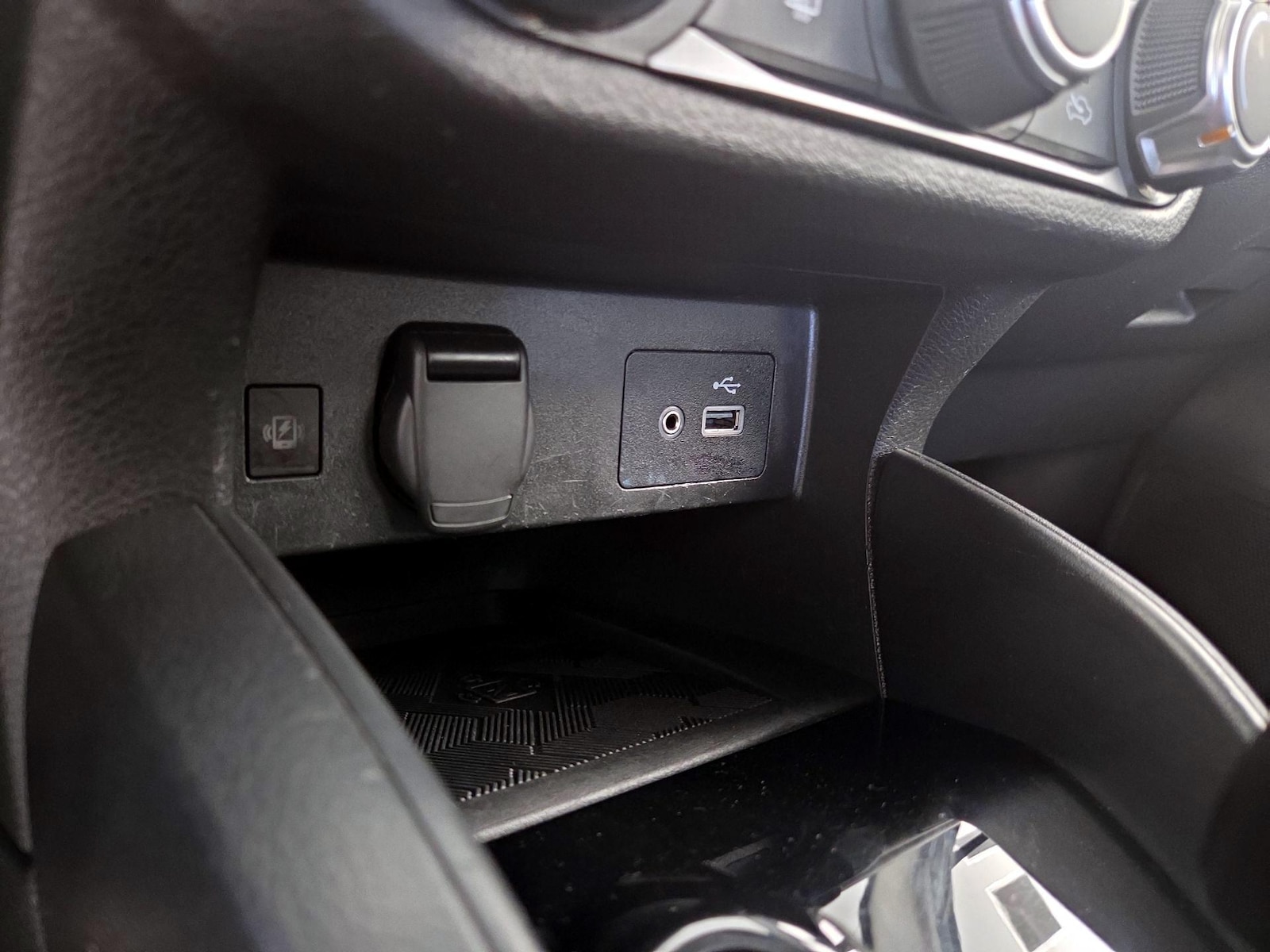2025 Nissan Versa Sedan SV - Photo 17