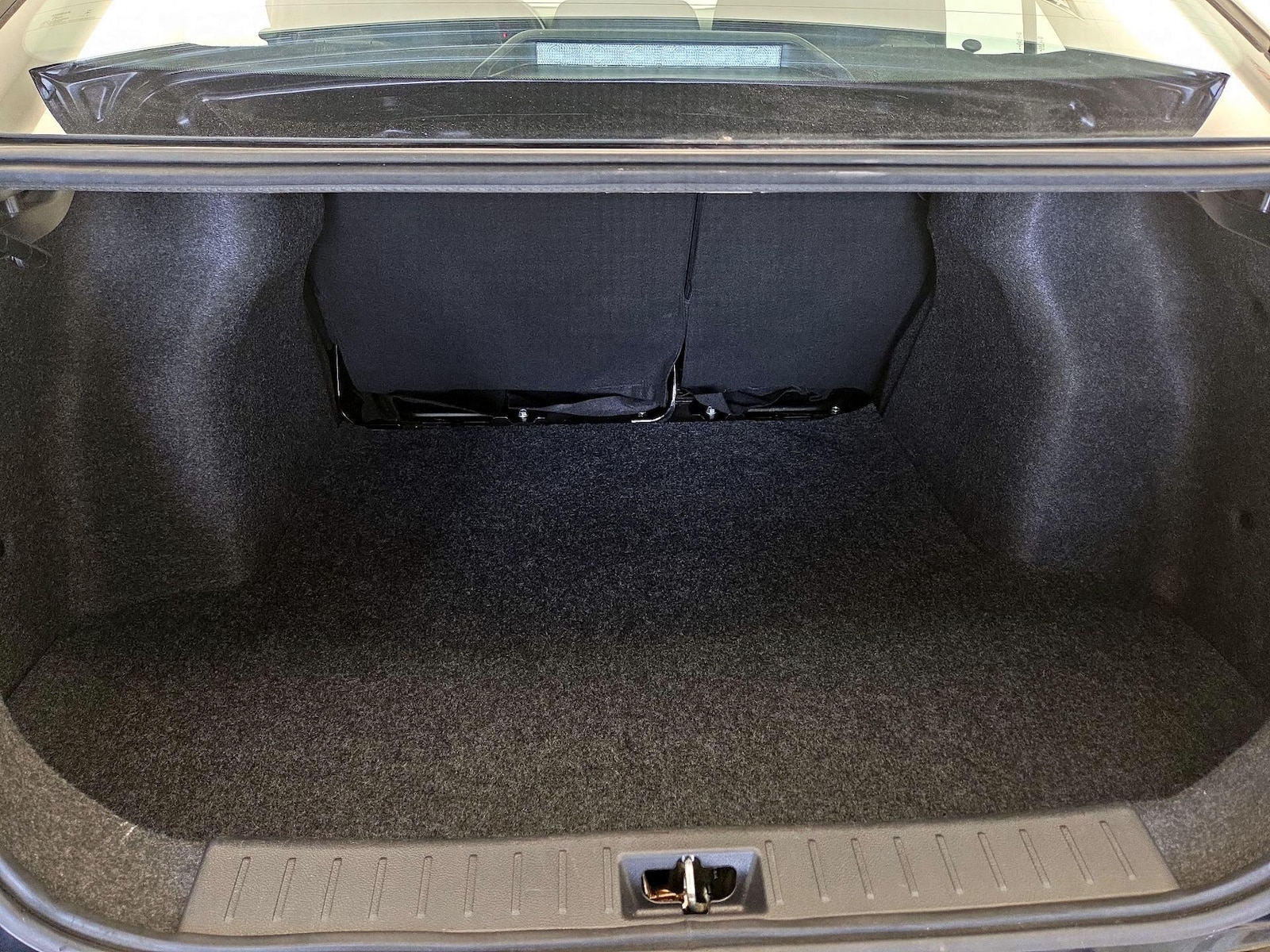 2025 Nissan Versa Sedan SV - Photo 19