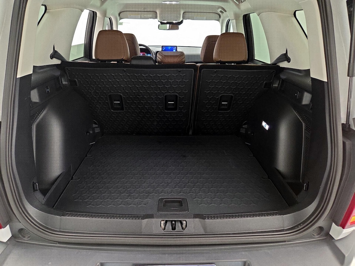Trunk/Cargo (Seats Up)
