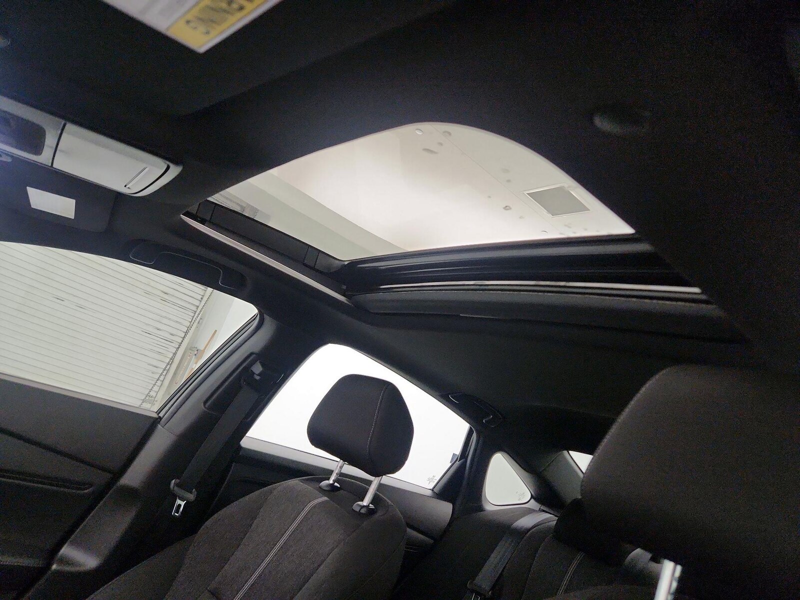 Sunroof(s) & Overhead Airbags