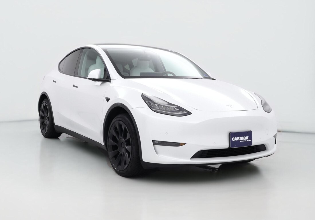 2021 Tesla Model Y Standard Range in White — CarMax photo