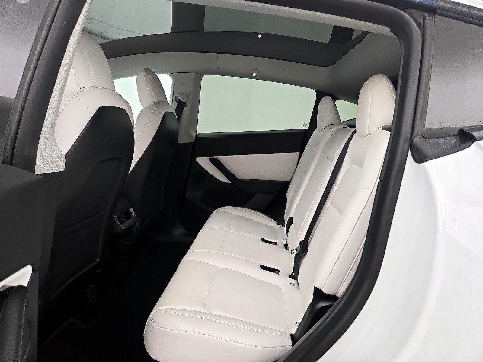 2021 Tesla Model Y Standard Range - Photo 21