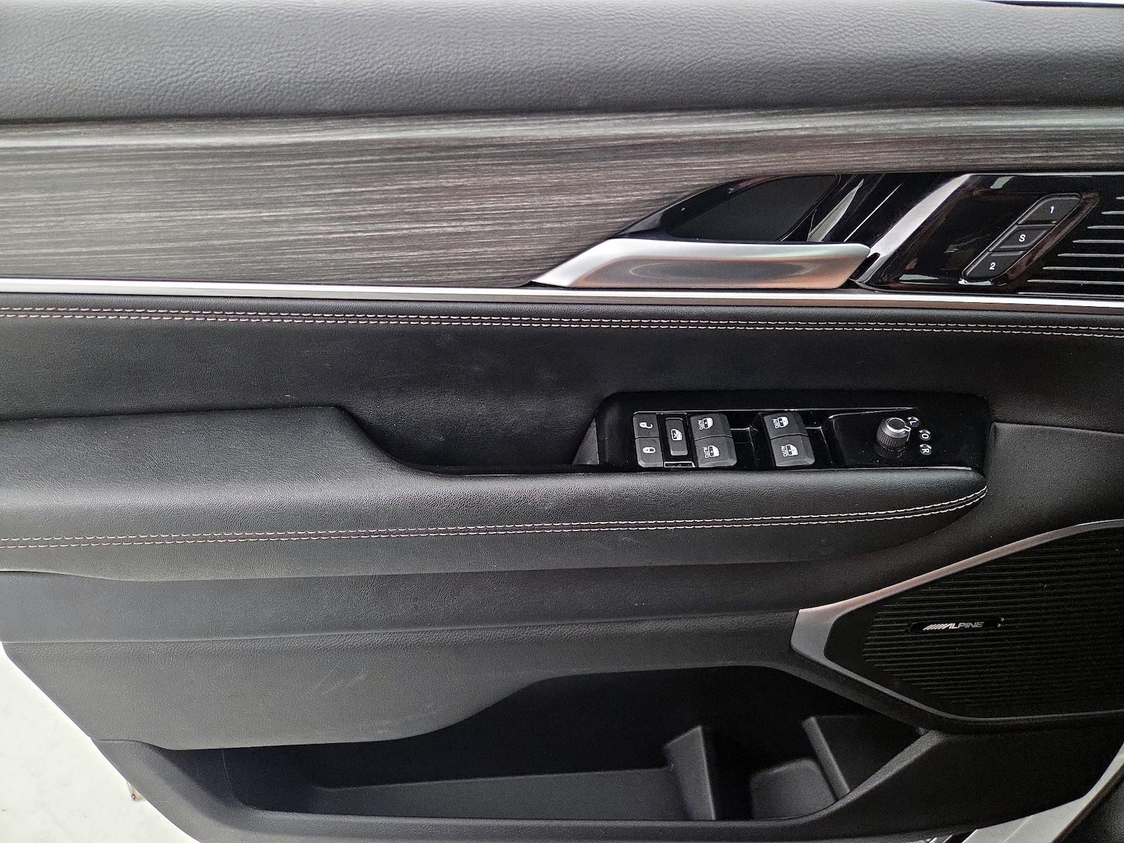 2024 Jeep Wagoneer Series III - Photo 13