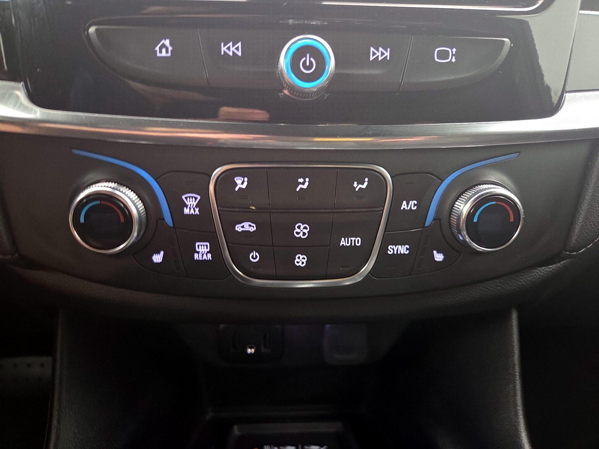 Thumbnail: 2023 Chevrolet Traverse - 16