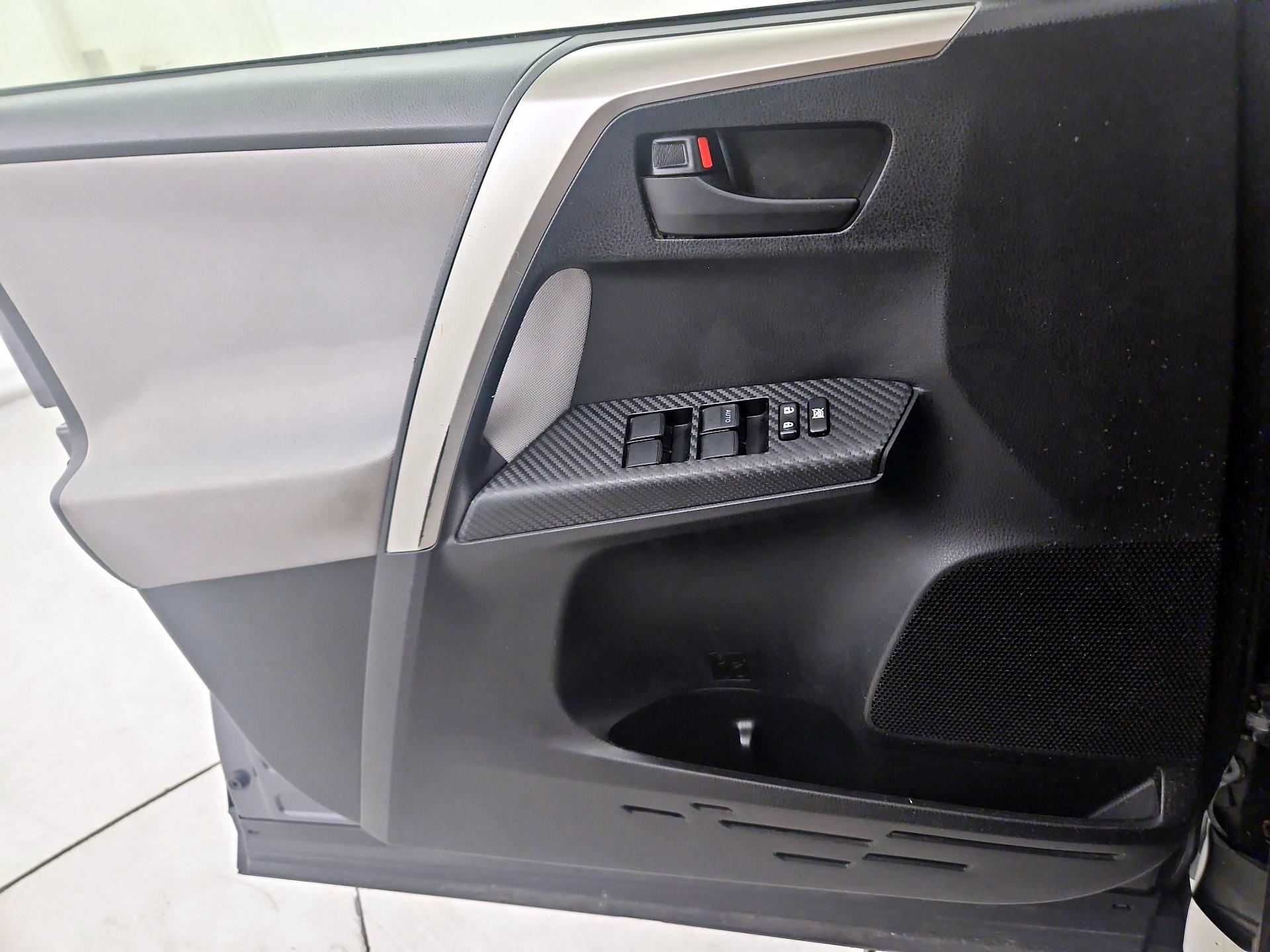 Thumbnail: 2015 Toyota RAV4 - 12