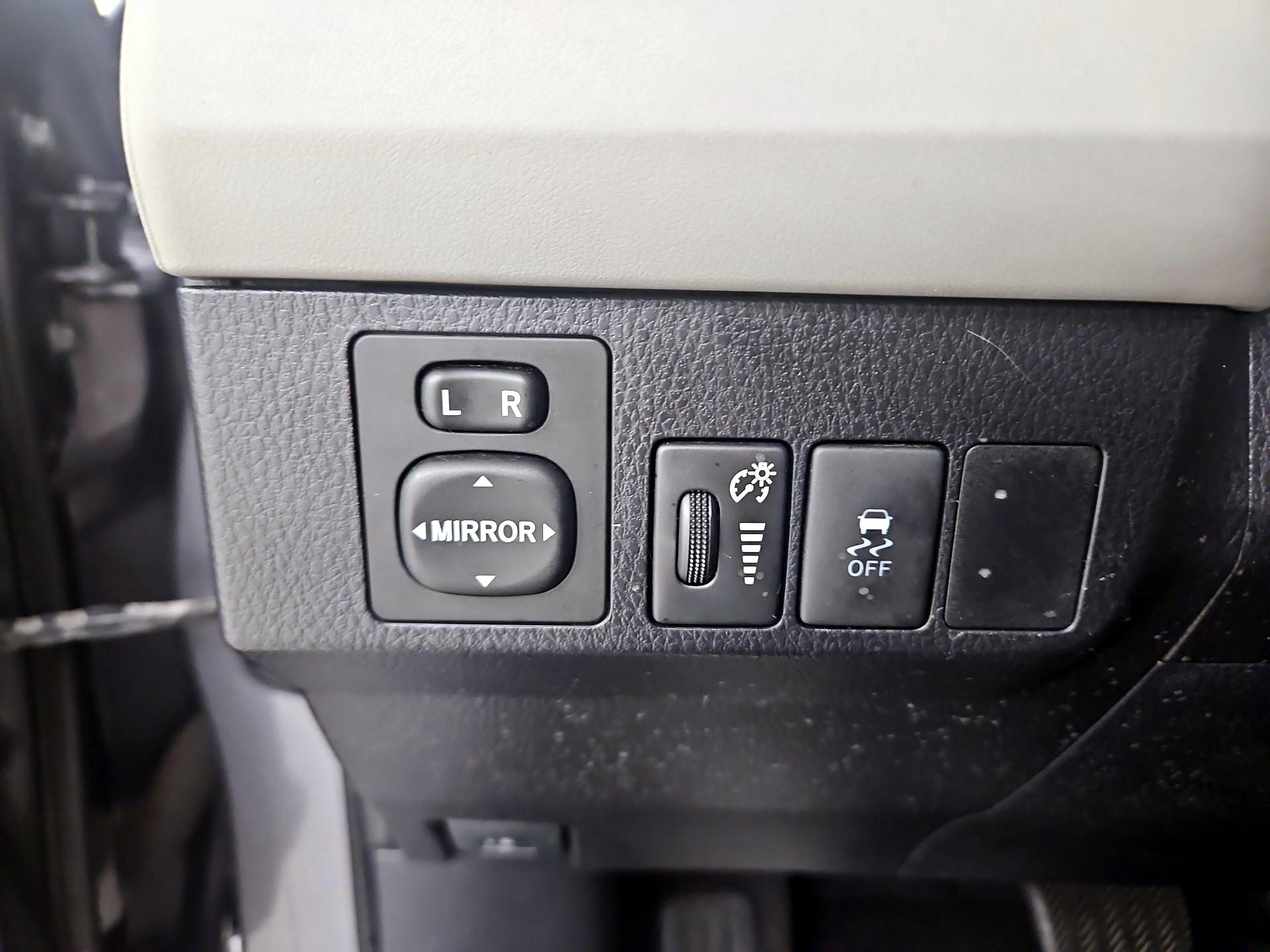 Thumbnail: 2015 Toyota RAV4 - 13