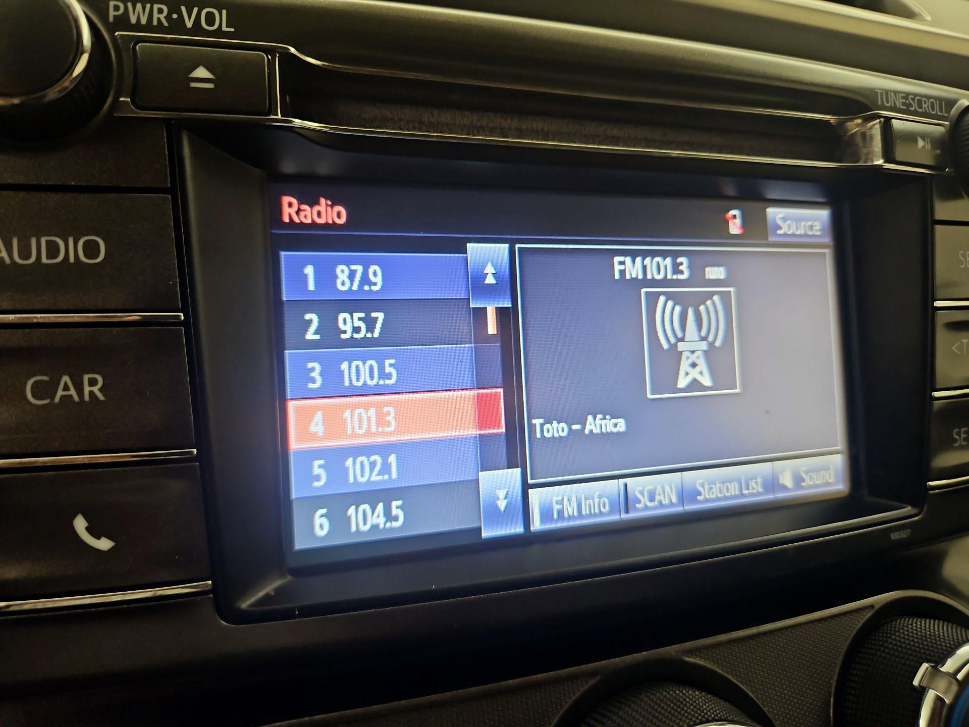 Thumbnail: 2015 Toyota RAV4 - 15