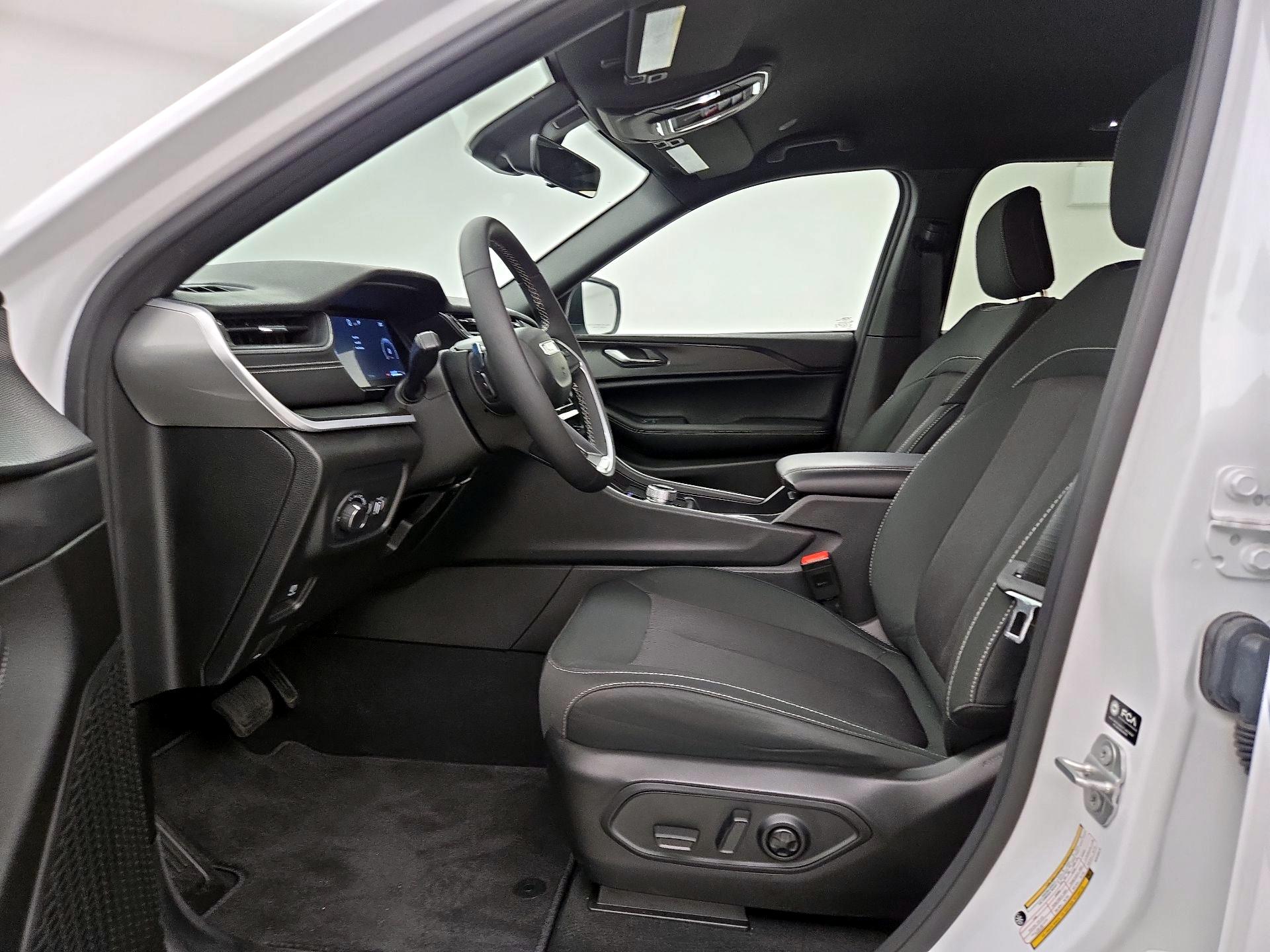 Thumbnail: 2025 Jeep Grand Cherokee - 11