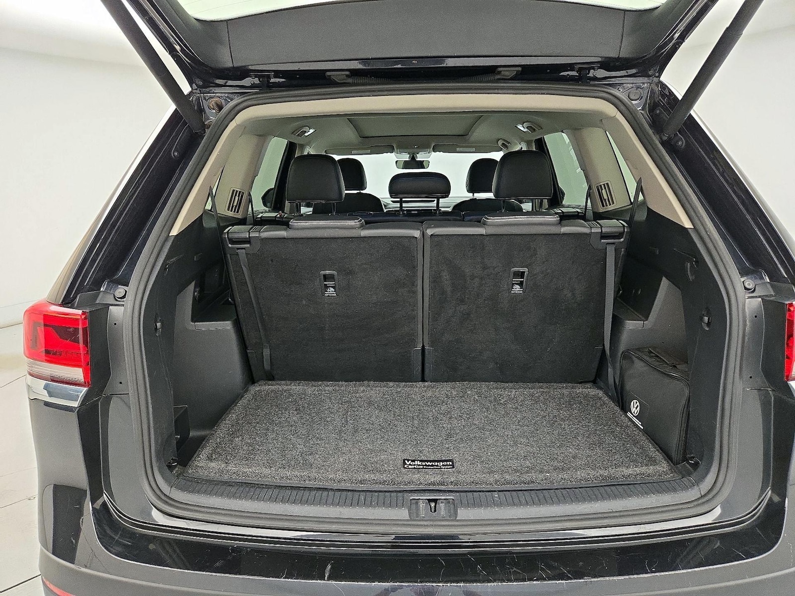 2022 Volkswagen Atlas SE w/Tech - Photo 23