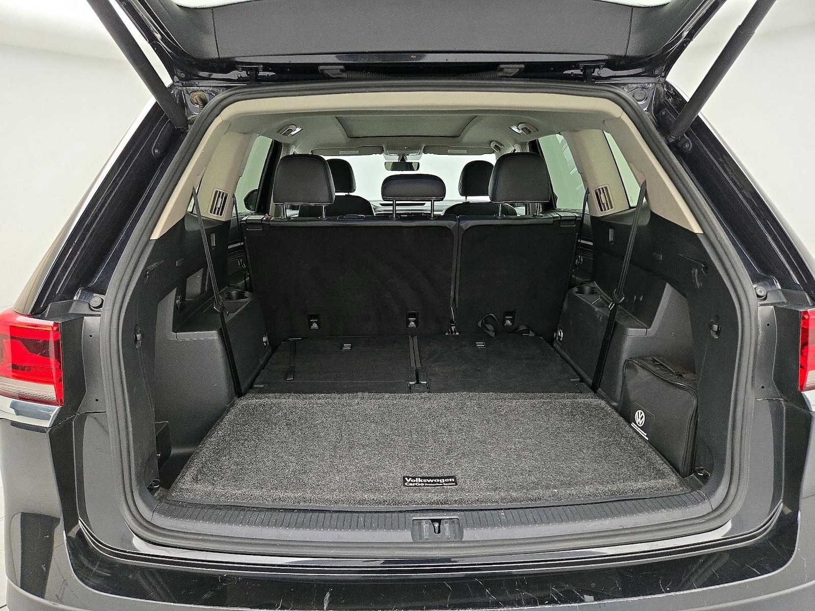 2022 Volkswagen Atlas SE w/Tech - Photo 24