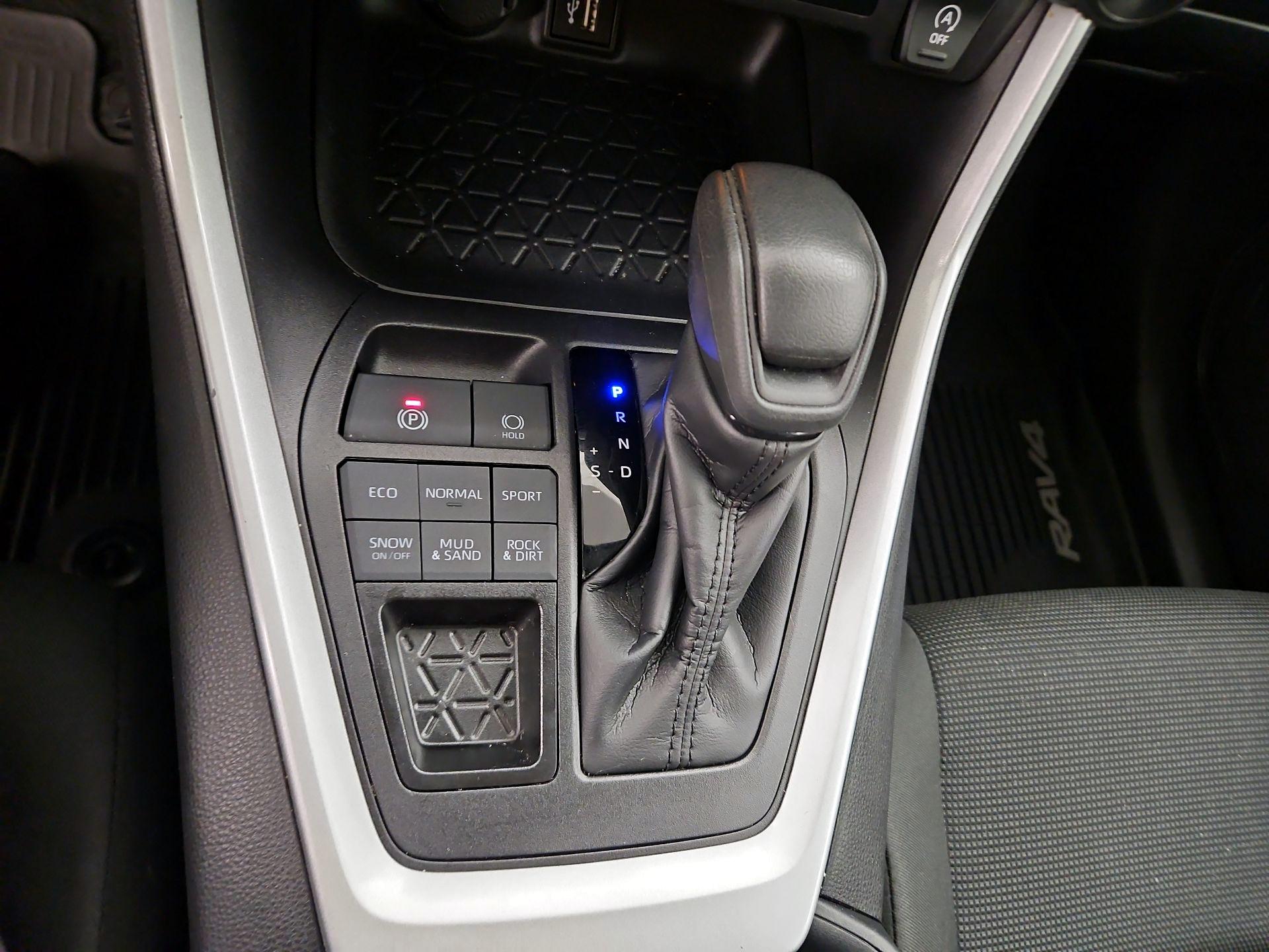 Thumbnail: 2025 Toyota RAV4 - 17