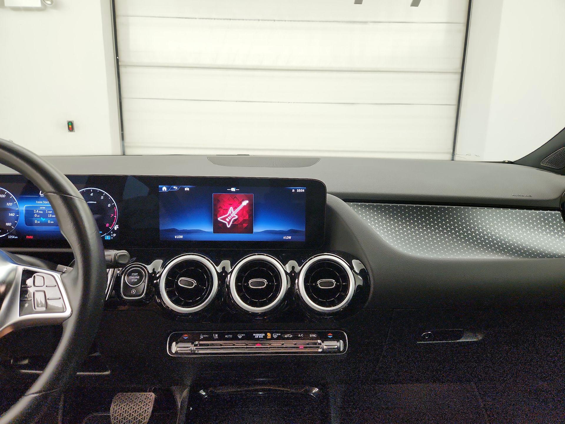 Thumbnail: 2025 Mercedes-Benz GLA - 9
