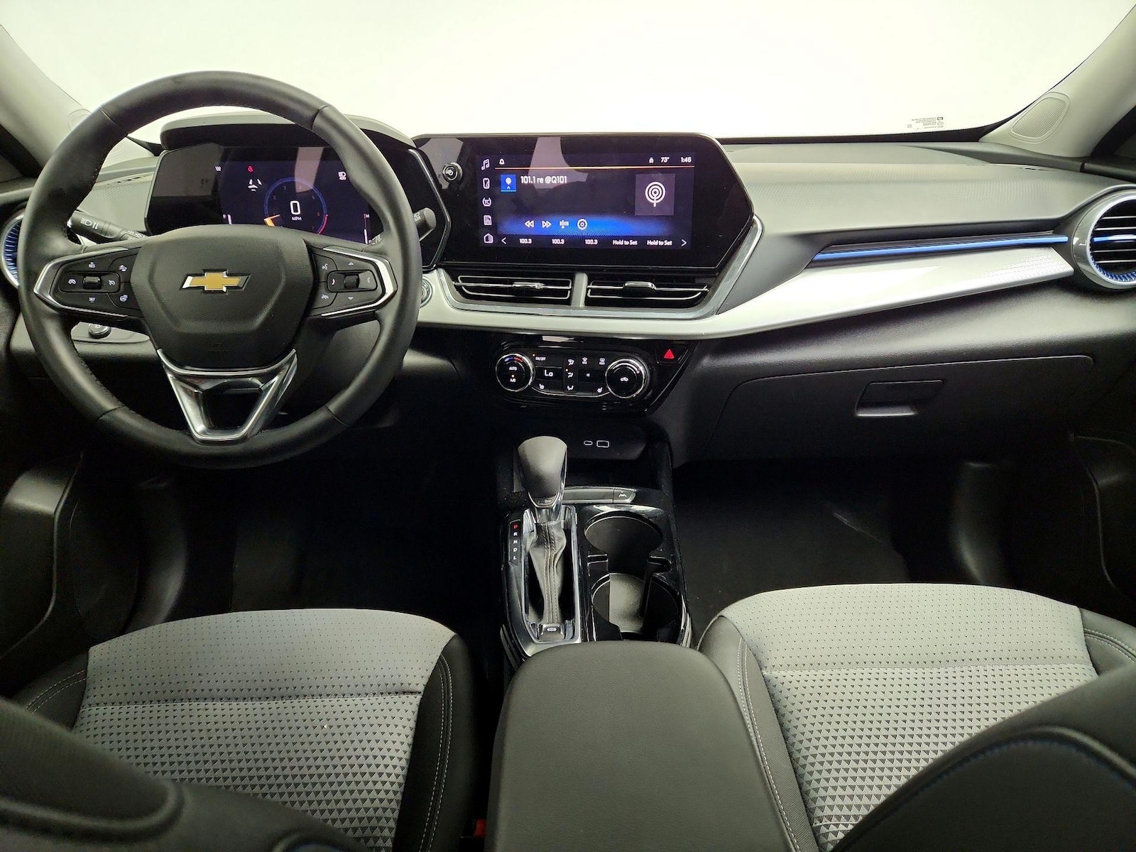 2025 Chevrolet Trax LT - Photo 10