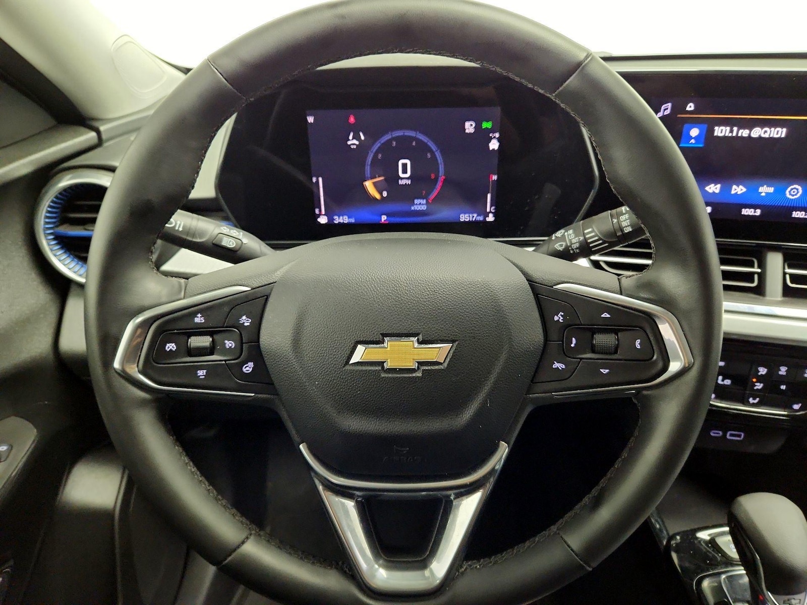 2025 Chevrolet Trax LT - Photo 11