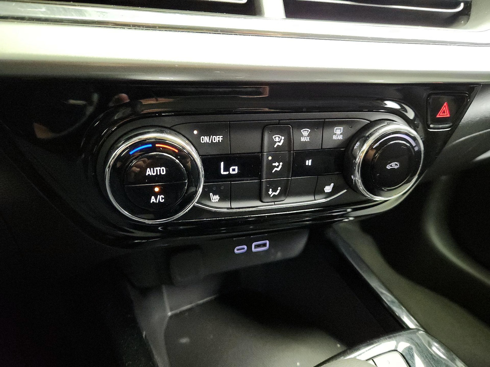 2025 Chevrolet Trax LT - Photo 17