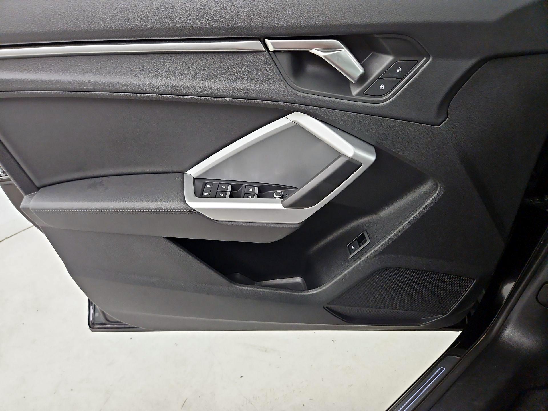 Thumbnail: 2025 Audi Q3 - 12