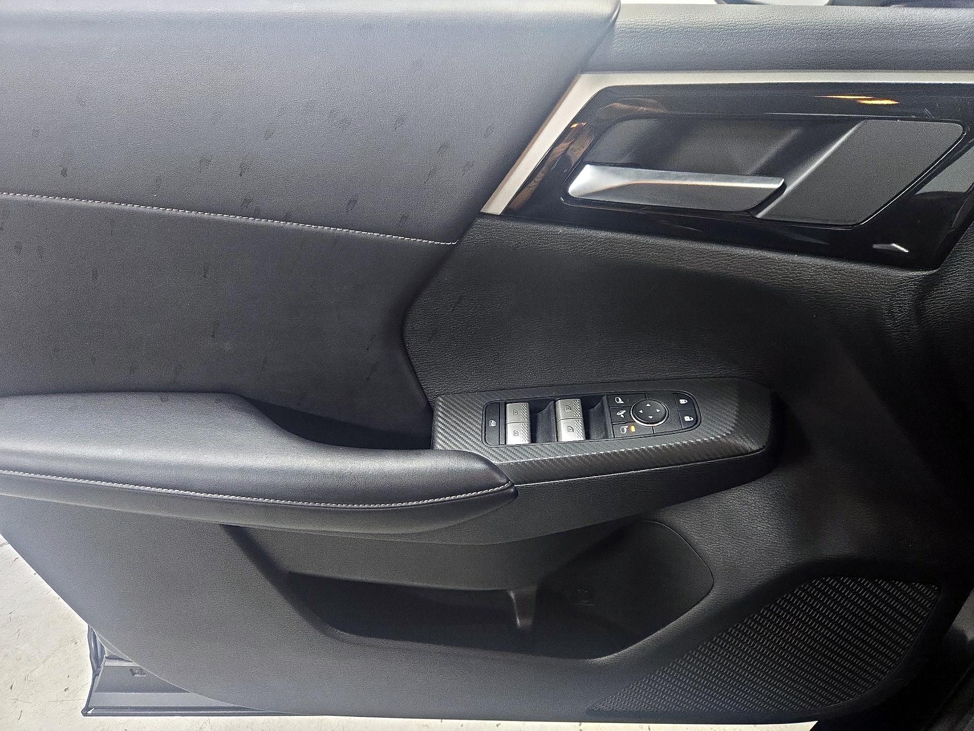 Thumbnail: 2024 Mitsubishi Outlander - 12