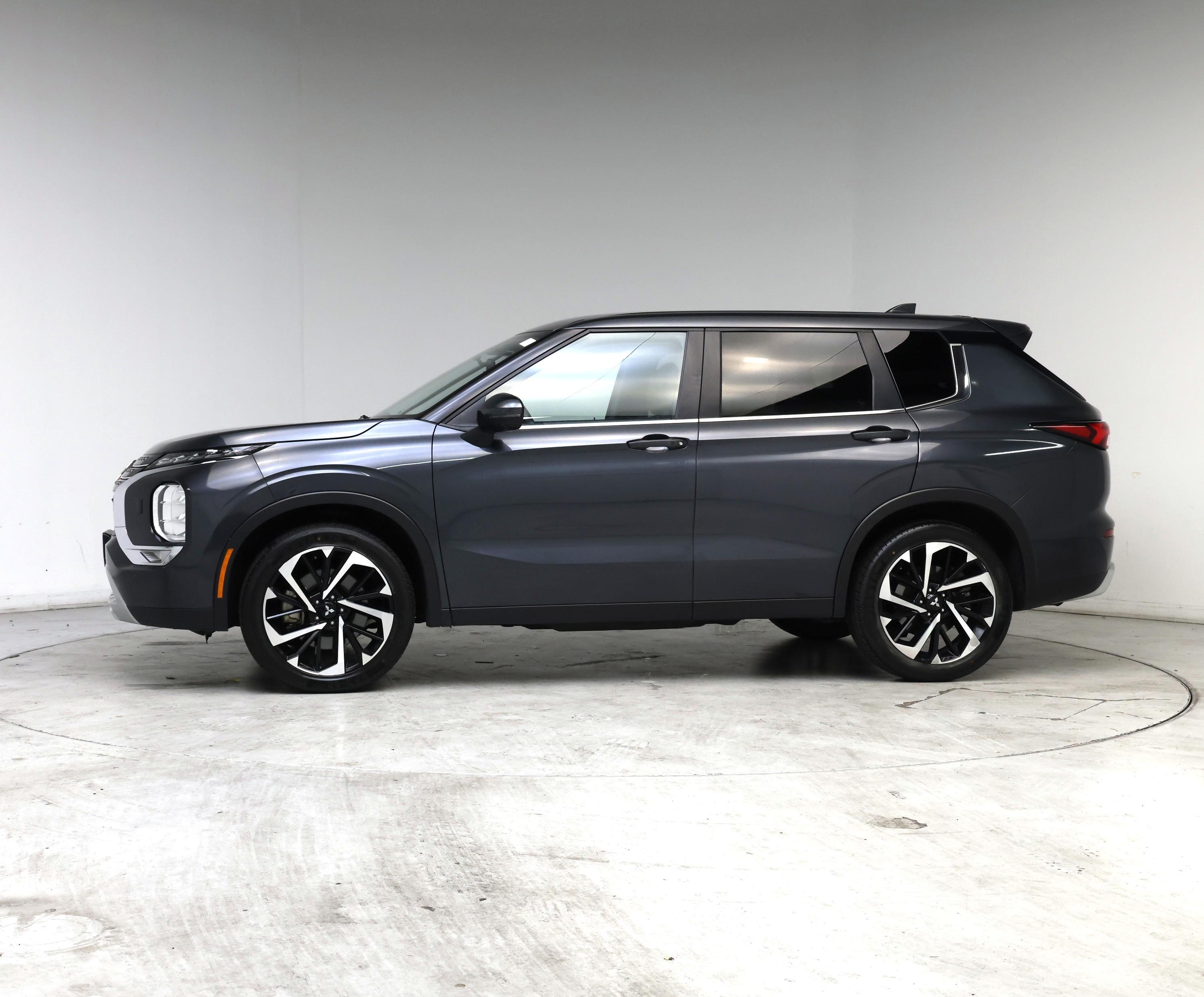 Thumbnail: 2024 Mitsubishi Outlander - 3