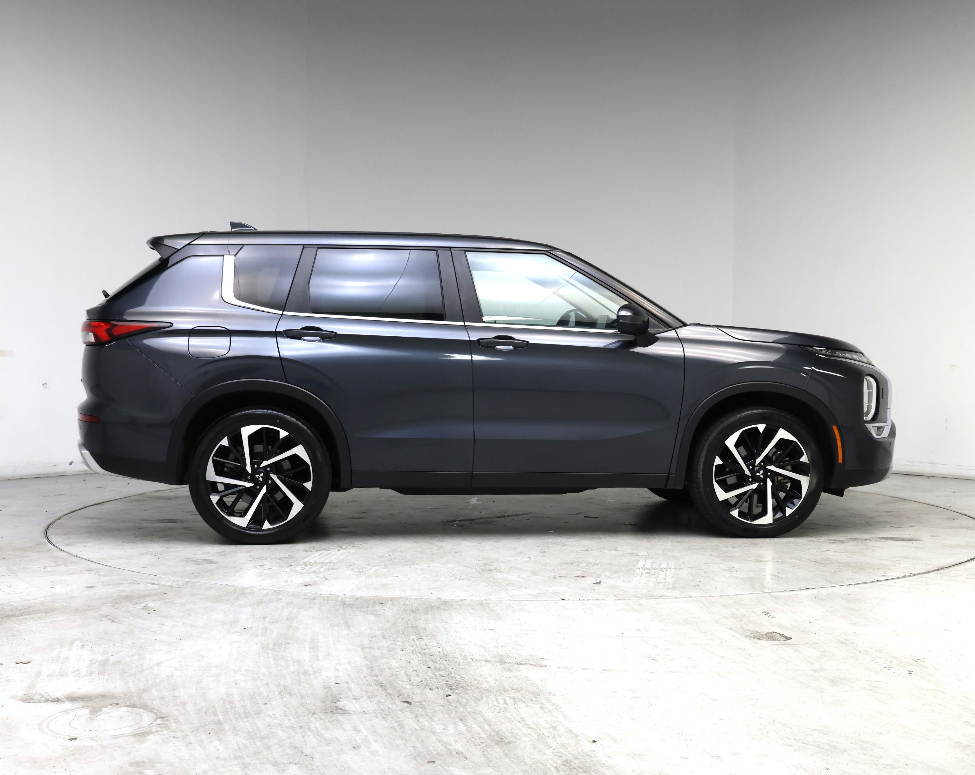 Thumbnail: 2024 Mitsubishi Outlander - 7